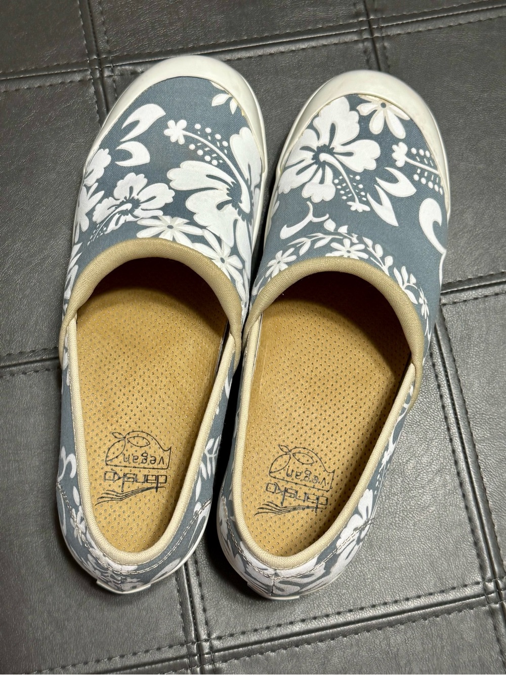 Dansko Light Blue/White Vegan Canvas Hibiscus Print Clog Size 41 - Picture 8 of 16